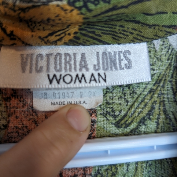 Animal Print Button-Up Shirt - Picture 3 of 7